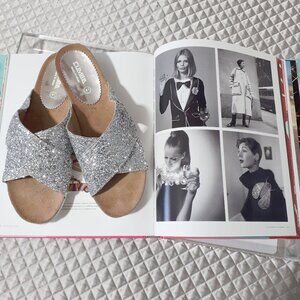 NWOT Cumbia silver glitter criss-cross strap slide, EU 41